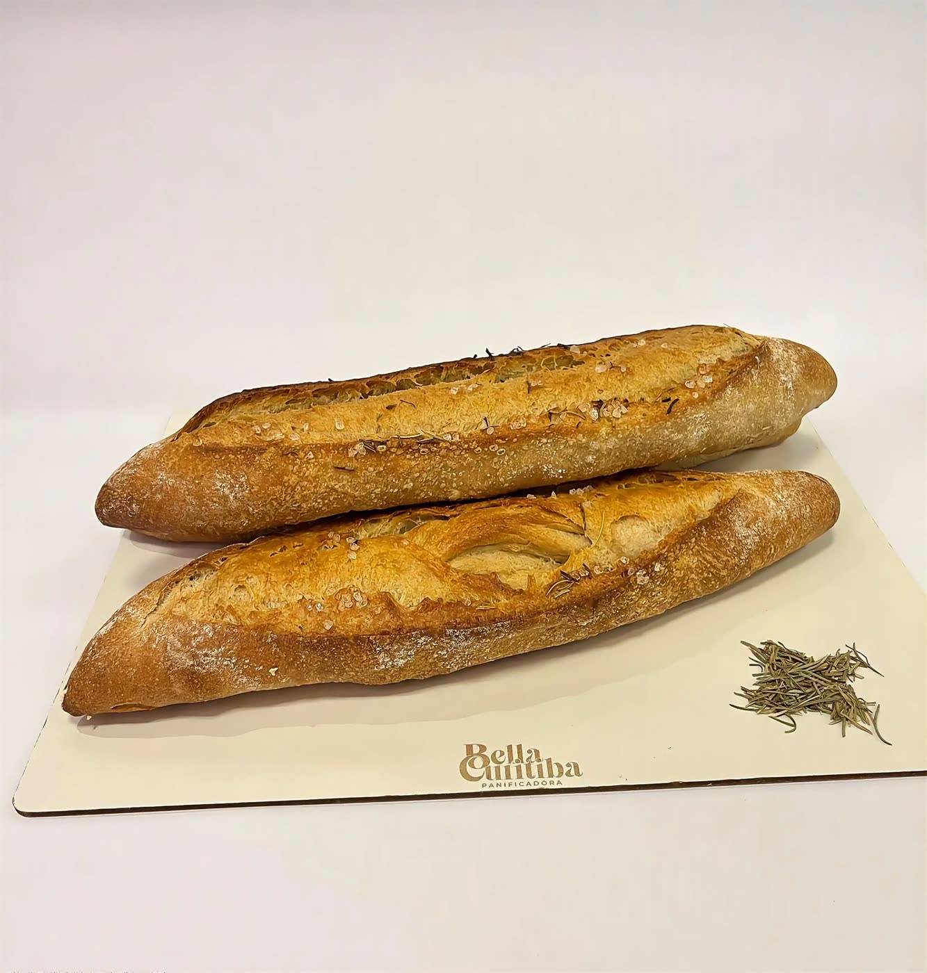 Baguetes rústicas com flor de sal e alecrim