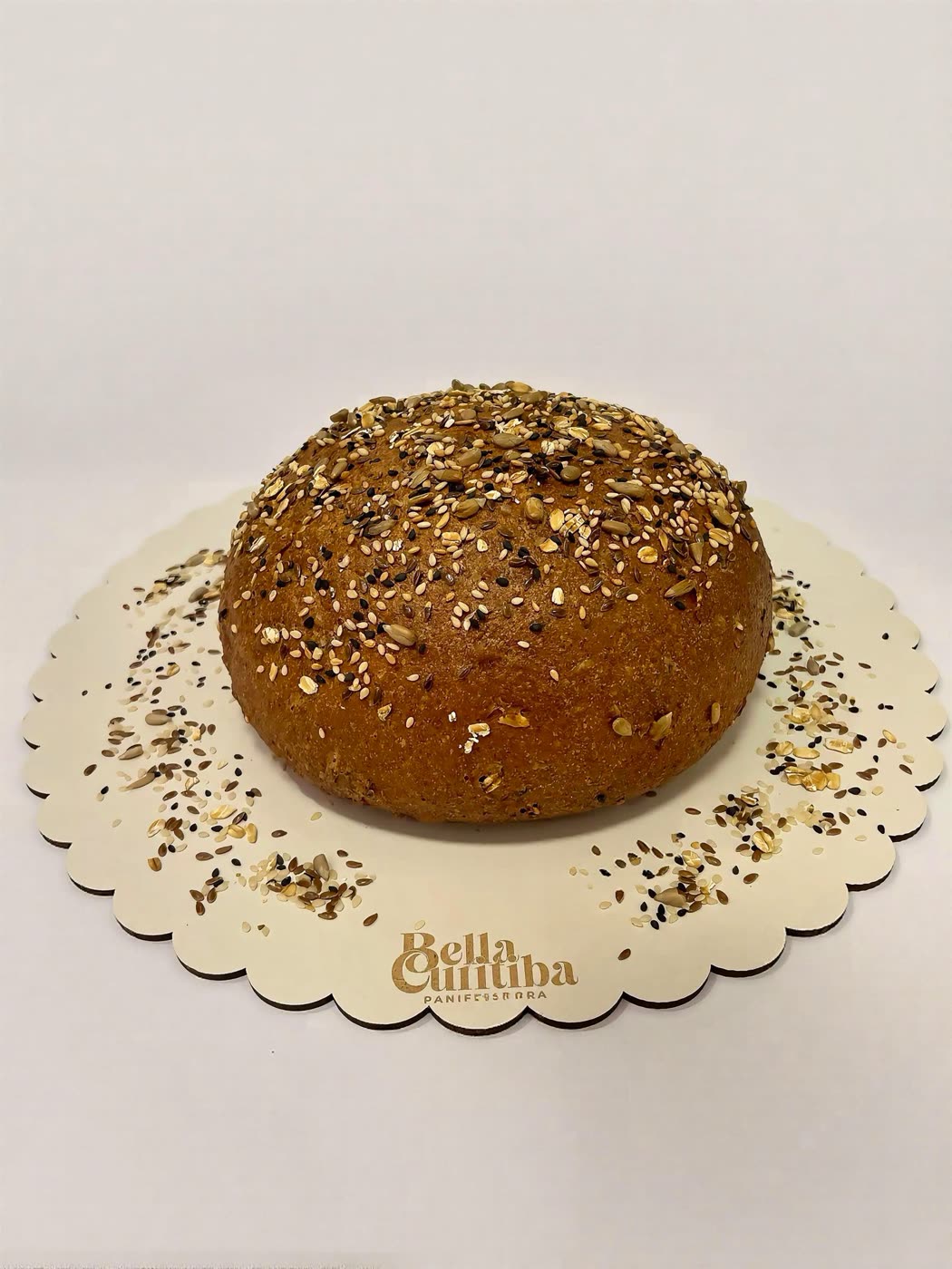 Pão integral redondo com sementes e grãos